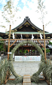 八坂神社の茅の輪くぐり