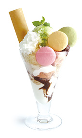 八ッ橋茶屋の季節限定 マカロンパフェ