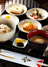 $B@>HxH,%C66$NN$A7(B